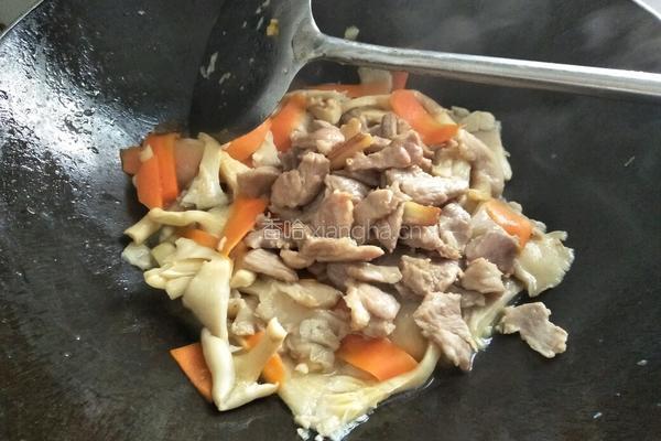 平菇炒肉的做法图解10