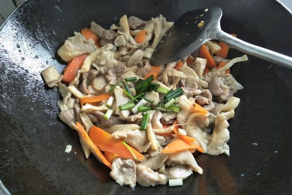 平菇炒肉的做法图解11