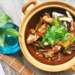 姜葱砂锅鱼头煲的做法[图]