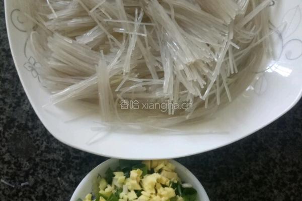 杂蔬炒粉丝的做法图解3