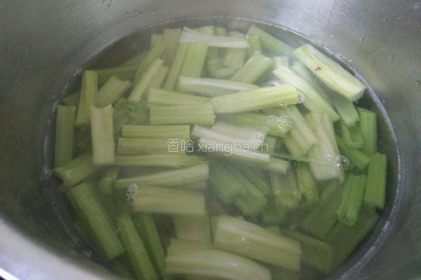 凉拌芹菜腐竹的做法图解4