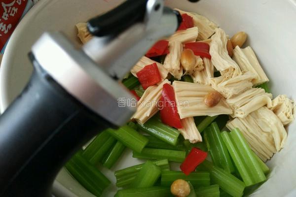 凉拌芹菜腐竹的做法图解7