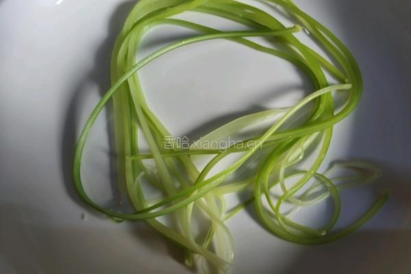 手撕蒜薹的做法图解6