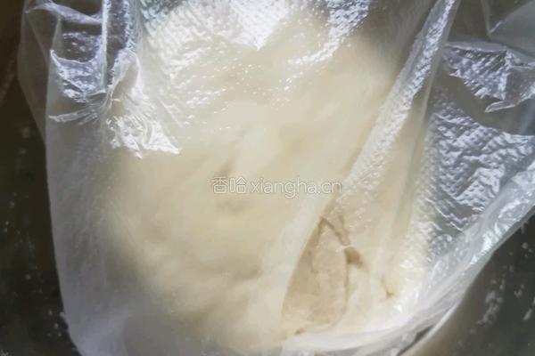 练奶红豆沙包的做法图解2