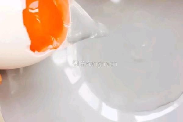 咸鸭蛋蒸什锦米饭的做法图解1