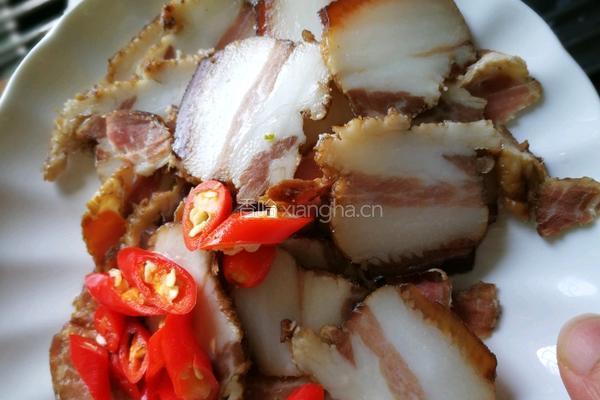 蕨菜春笋炒腊肉的做法图解3