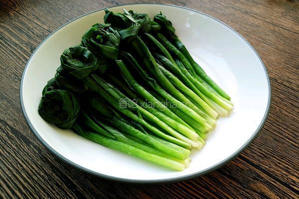 凉拌韭菜结的做法图解3