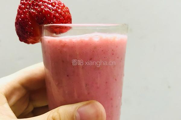 鲜榨草莓奶昔