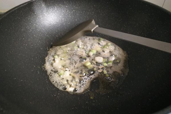 蒜薹煎凉粉的做法图解3