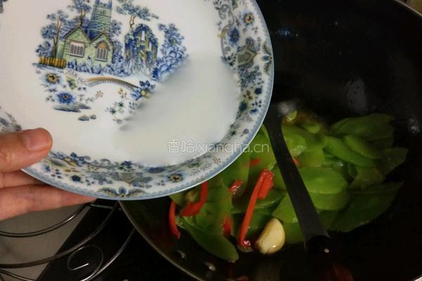清炒莴苣片的做法图解3