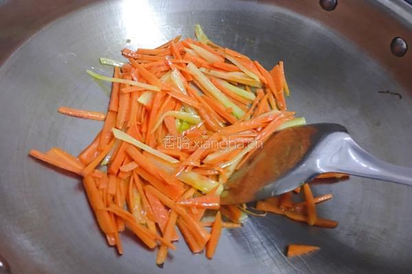清炒红萝卜土豆丝的做法图解2