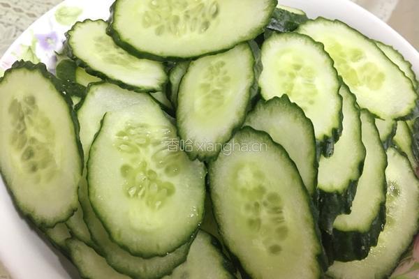 腐竹炒黄瓜的做法图解2
