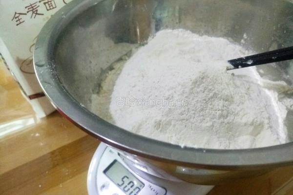 香菇胡萝卜猪肉包子的做法图解2