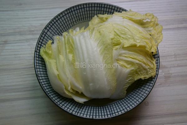 娃娃菜炒肉的做法图解1