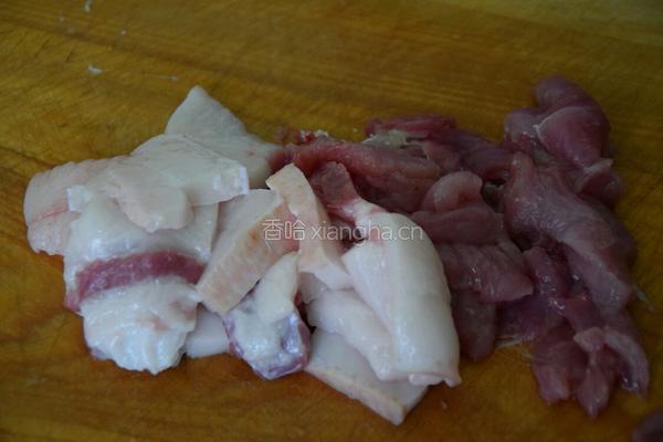 娃娃菜炒肉的做法图解2