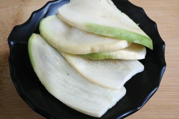 油辣萝卜丁的做法图解2
