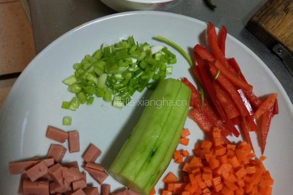 什锦炒饭的做法图解2