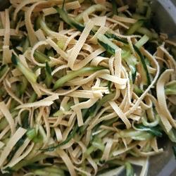 黄瓜干豆腐凉菜的做法[图]