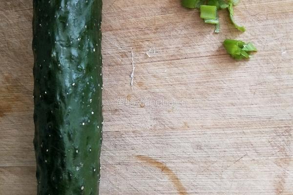 黄瓜干豆腐凉菜的做法图解1