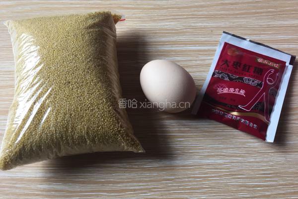 红糖小米鸡蛋粥的做法图解1