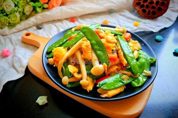 海鲜菇鸡蛋炒荷兰豆的做法图解1
