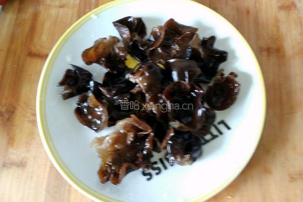 荷兰豆炒木耳的做法图解2