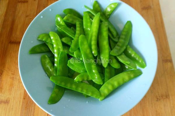 荷兰豆炒木耳的做法图解5
