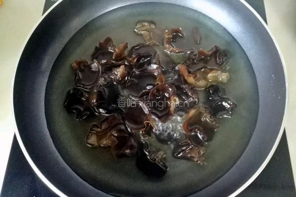 荷兰豆炒木耳的做法图解6