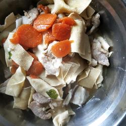 干豆腐胡萝卜炖肉的做法[图]