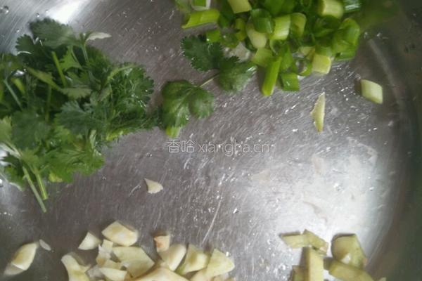 西红柿烧豆腐的做法图解1