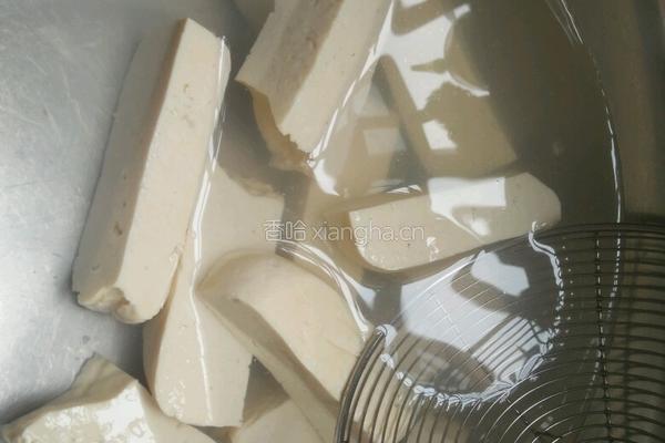 西红柿烧豆腐的做法图解2