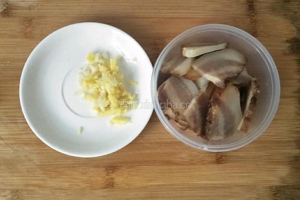腊肉炒四季豆的做法图解2