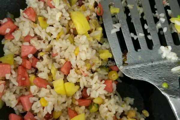 菠萝炒饭的做法图解3