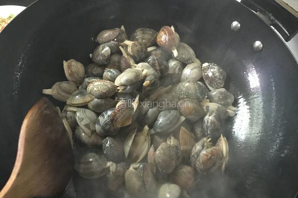 蒜蓉啤酒花甲的做法图解2