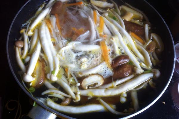菌菇豆腐汤的做法图解7