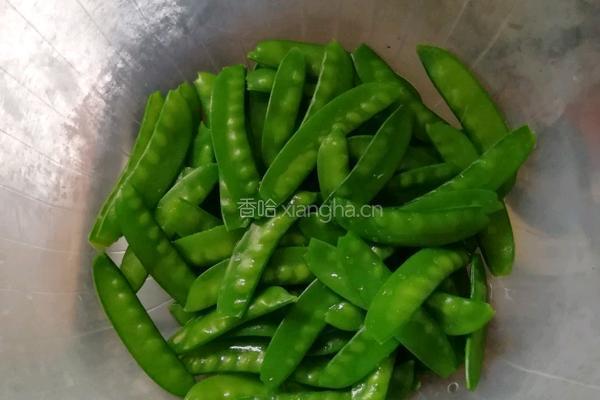紫甘蓝炒荷兰豆的做法图解6