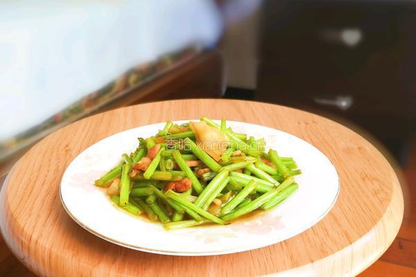 椒盐咸肉炒芦蒿的做法图解11