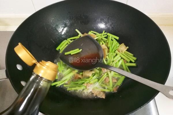 椒盐咸肉炒芦蒿的做法图解8