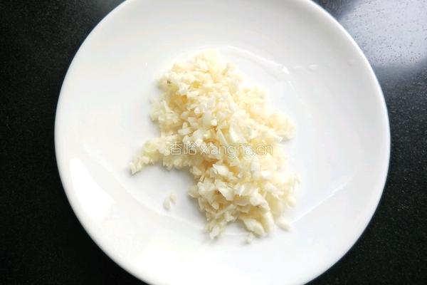 凉拌菠菜的做法图解3