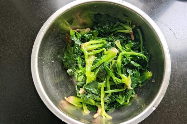 凉拌菠菜的做法图解8