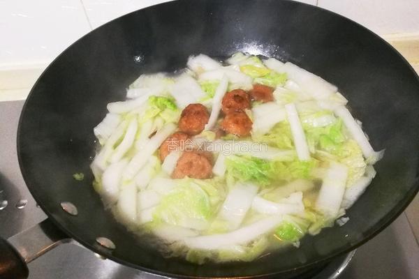 白菜烧丸子的做法图解6