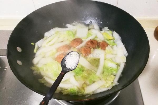 白菜烧丸子的做法图解8