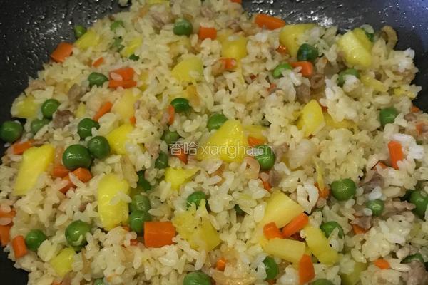 杂锦菠萝炒饭的做法图解3