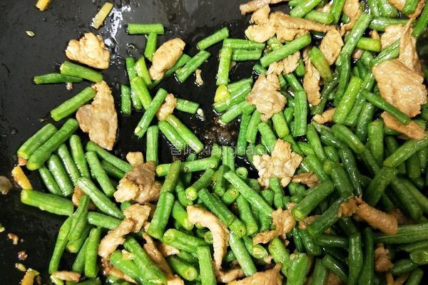 豇豆角炒肉的做法图解9