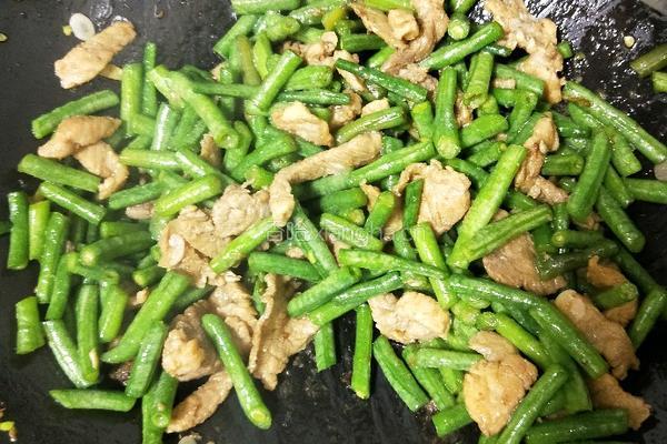 豇豆角炒肉的做法图解11