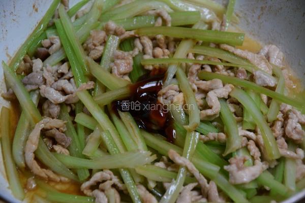 西芹炒肉丝的做法图解7