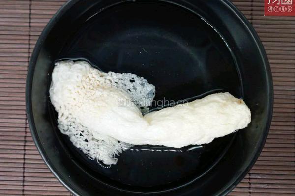 织金竹笙花胶汤 让未来的宝宝白白嫩嫩的做法图解2