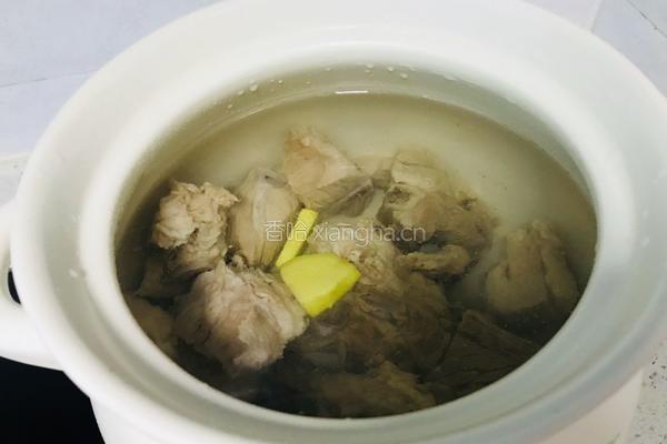 虫草排骨莲藕汤的做法图解5