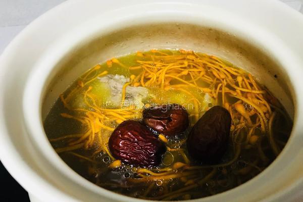 虫草排骨莲藕汤的做法图解7