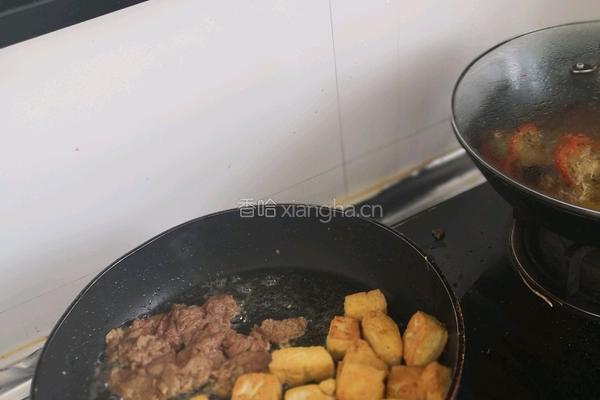 鲤鱼子焖豆腐的做法图解4
